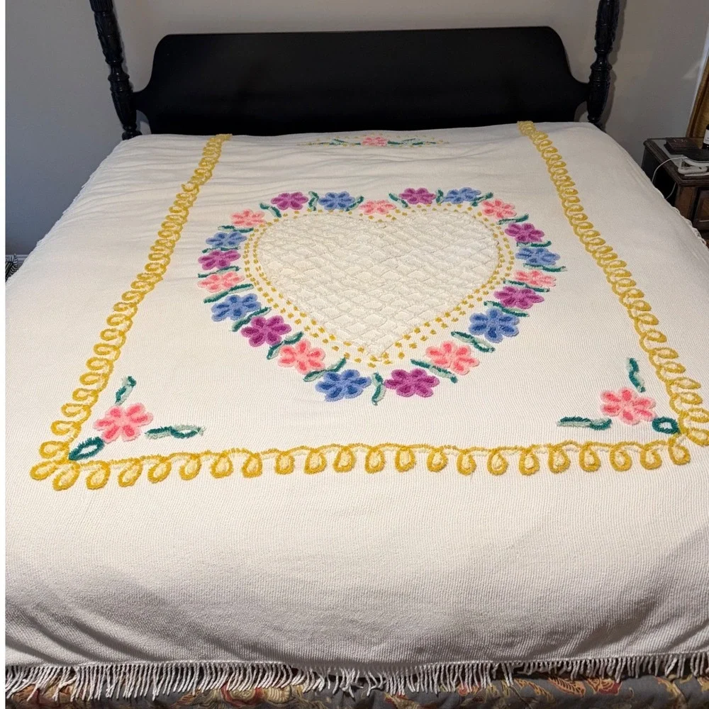 Vintage Chenille Floral Heart Bedspread White Cottagecore Twin Shabby Chic Retro